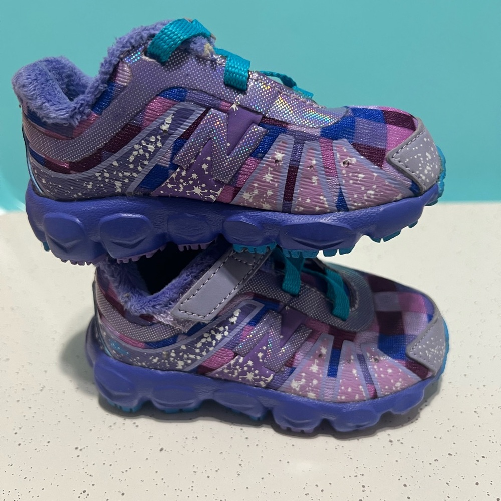 New Balance purple shoes kids girl size 4 - Picture 4 of 7